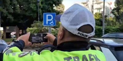 Adana’da engelli park yerlerine araçlarını koyanlara ceza