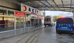 Adana’da kız kardeşiyle tartışan babasını bıçakladı