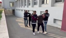 Adana’daki suç örgütlerine silah getiren 2 şüpheli tutuklandı: 53 tabanca ele geçirildi