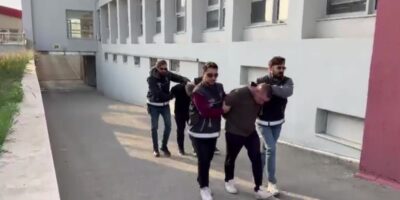 Adana’daki suç örgütlerine silah getiren 2 şüpheli tutuklandı: 53 tabanca ele geçirildi