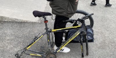 Aksaray’da bisikletin kilidini açamayınca tekerini söküp çaldılar