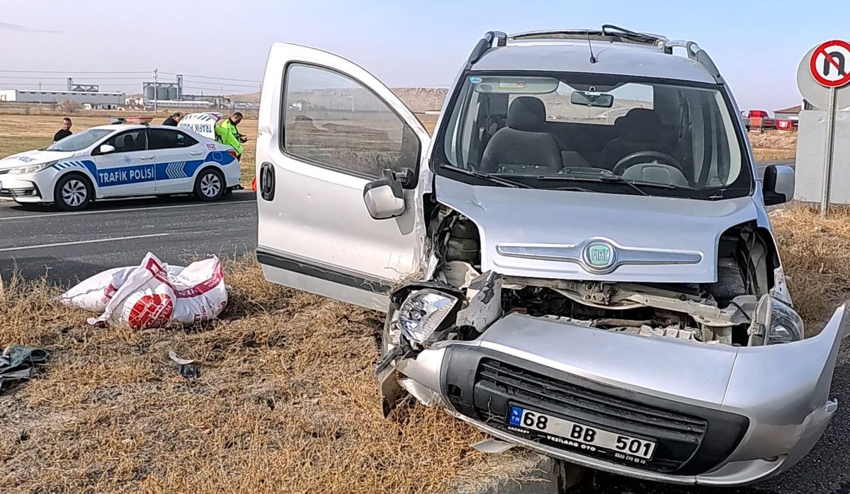 Aksaray’da hastaneden dönen karı koca kaza yapıp hastanelik oldu Aksaray’da hastaneden dönen karı koca kaza yapıp hastanelik oldu