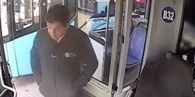 Antalya’da otobüste unutulan içinde 4 bin euro olan çantanın başında nöbet tuttu