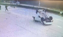 Bursa’da birden fazla takla atan otomobilden burnu kanamadan çıktı