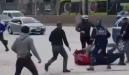 Bursa’da savaşı andıran kavga kamerada: Demir sopa ve yumruklarla saldırdılar