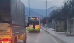 Bursa’da trafikte tehlikeli anlar kamerada