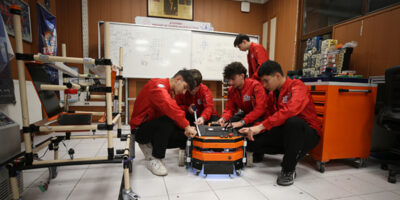 Bursalı lise öğrencileri sanayi için otonom yük robotu geliştirdi