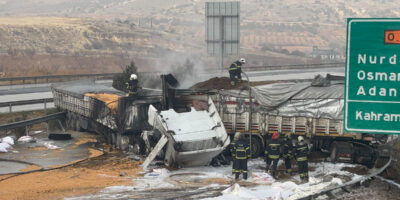 Gaziantep’te otoyolda çarpışan 3 tır yandı