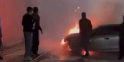 Gaziantep’te park halindeki otomobil alev alev yandı