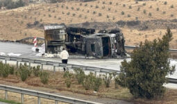 Gaziantep’te TAG Otoyolu’ndaki tır yangını sonrası yol trafiğe açıldı