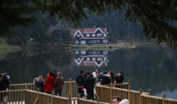 Gölcük Tabiat Parkı’nda kartpostallık manzara