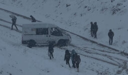 Hakkari’de kar yağışı etkili oluyor