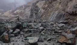 Hakkari’de sağanak, heyelana neden oldu