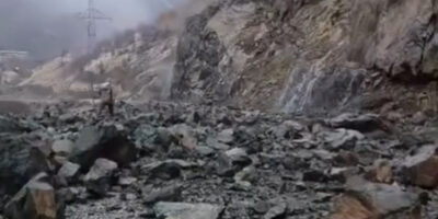 Hakkari’de sağanak, heyelana neden oldu