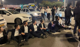 İsrail’de askerlik karşıtı protestoya araçlı saldırı