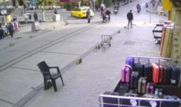 İstanbul’da motosikletin çarptığı küçük çocuk ağır yaralandı