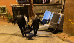İstanbul’da yalnız yaşayan yabancı uyruklu kadın yatak odasında ölü bulundu