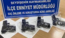Konya’da şüpheli araçtan 4 ruhsatsız tabanca çıktı
