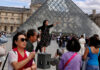 Louvre Müzesi’ne bu sefer de su sızıntısı darbesi: Nadir kitaplar zarar gördü
