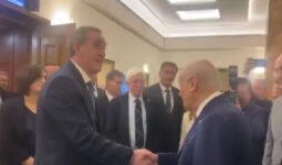 Meclis’te DEM Parti-Bahçeli selamlaşmasında çay teklifi
