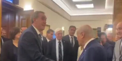 Meclis’te DEM Parti-Bahçeli selamlaşmasında çay teklifi