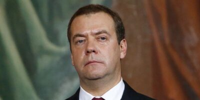 Medvedev: Dondurulmuş varlıklarımızın Ukrayna’ya verilmesini savaş sebebi sayarız