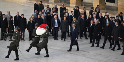 Özgür Özel, Anıtkabir’i ziyaret etti