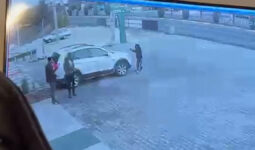 Şanlıurfa’da aynı gün iki iş yerine silahlı saldırı kamerada