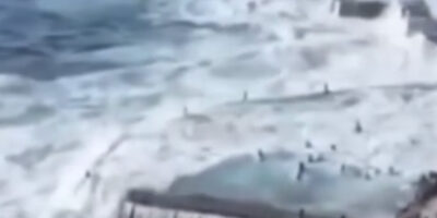 İspanya’da doğal havuza şiddetli dalga vurması sonucu 4 kişi hayatını kaybetti